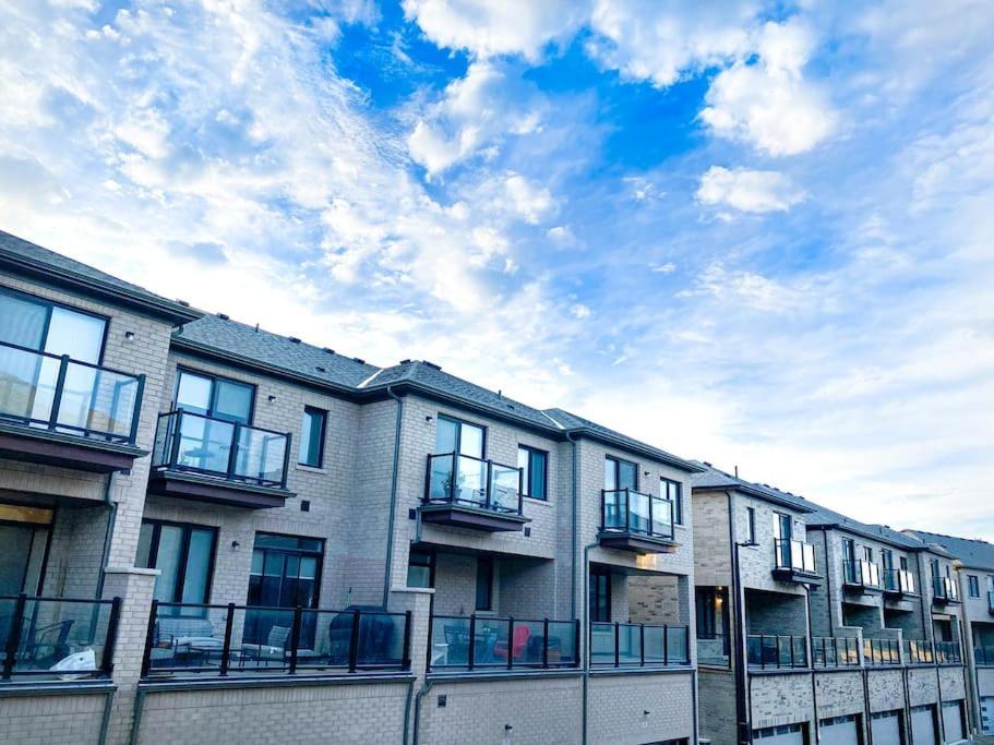 Elegant Rooms In Shared Townhouse Next To Beach Whitby Luaran gambar
