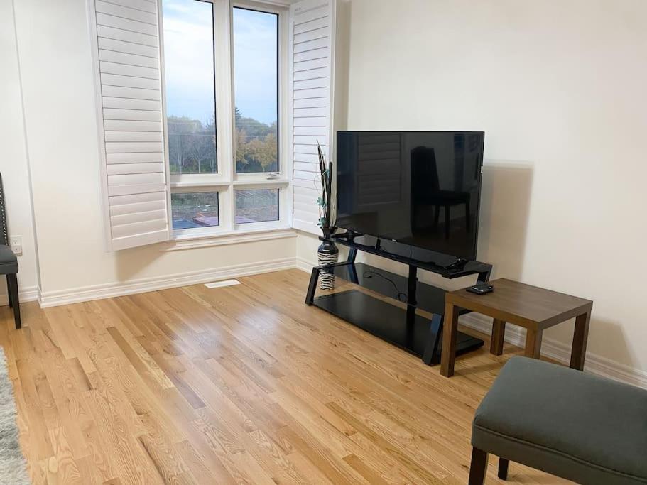 Elegant Rooms In Shared Townhouse Next To Beach Whitby Luaran gambar