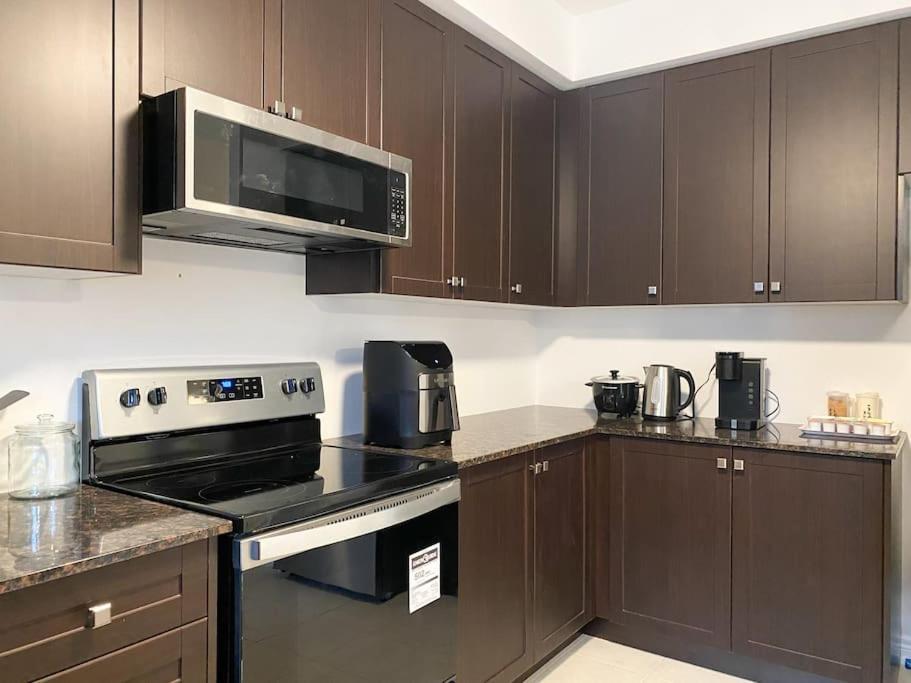Elegant Rooms In Shared Townhouse Next To Beach Whitby Luaran gambar