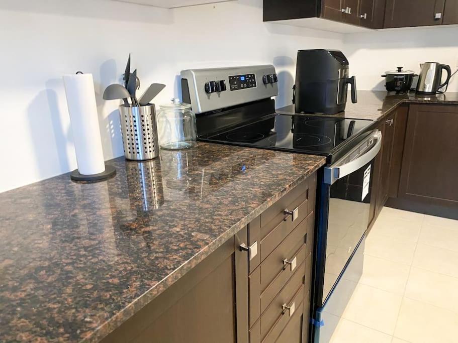 Elegant Rooms In Shared Townhouse Next To Beach Whitby Luaran gambar