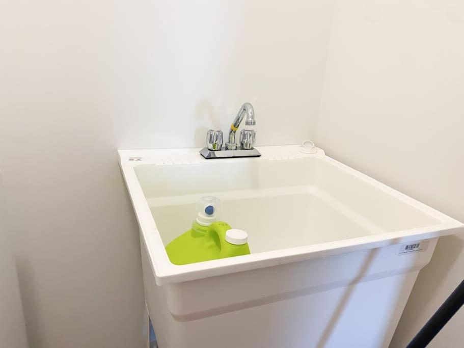 Elegant Rooms In Shared Townhouse Next To Beach Whitby Luaran gambar