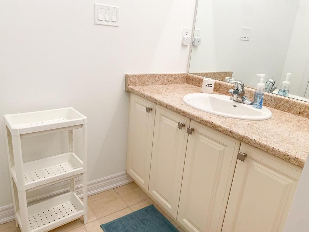 Elegant Rooms In Shared Townhouse Next To Beach Whitby Luaran gambar