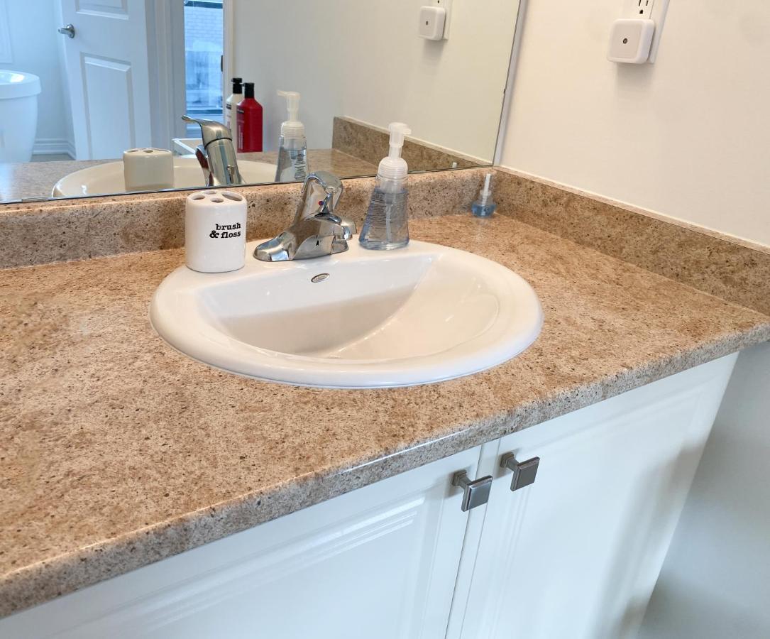 Elegant Rooms In Shared Townhouse Next To Beach Whitby Luaran gambar